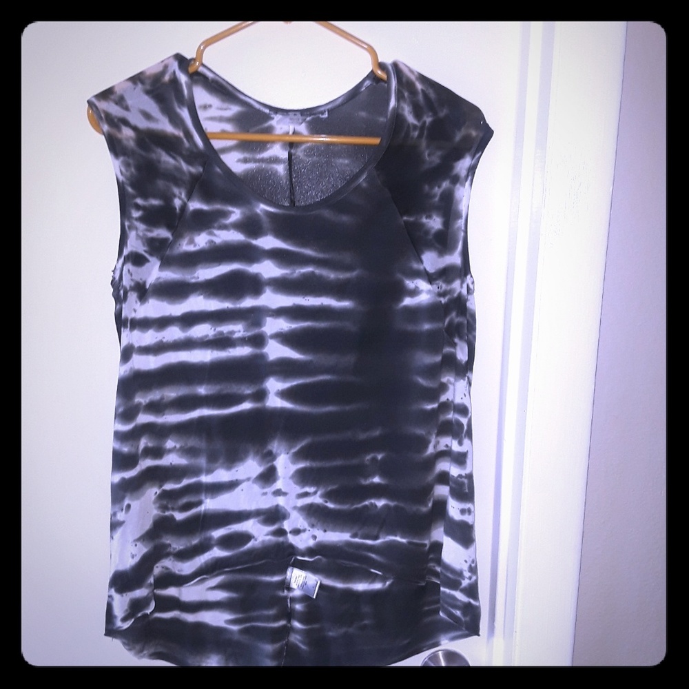 B&W tie dyed top